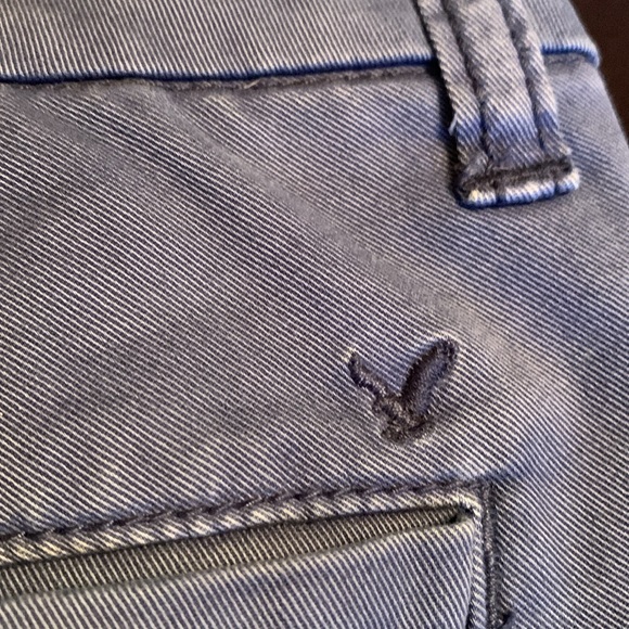 American Eagle size 8 midi blue stretch cotton twill 5.5” shorts 4 pockets EUC - Picture 4 of 7